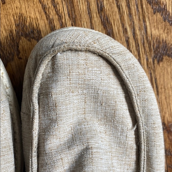 Lightweight tan women’s Hey Dude Wendy chambray slip on shoes, size 8. Great con - Picture 11 of 16